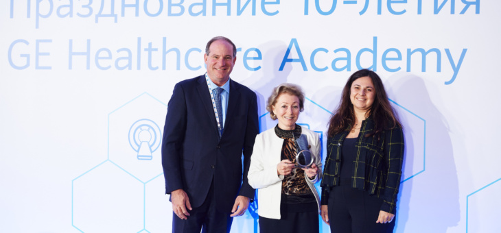 Заведующая отделением лучевой диагностики получила награду в номинации «За многолетнюю высокую оценку образовательных курсов слушателями GE Healthcare Academy»